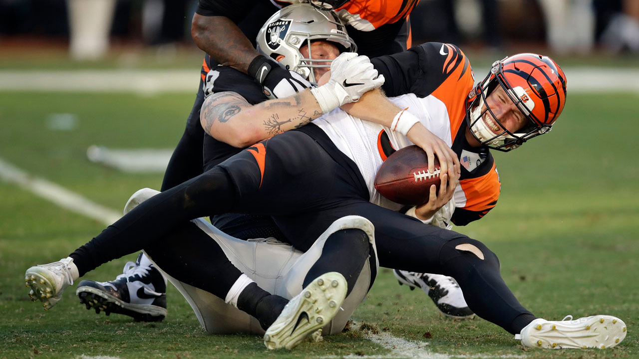 Finley struggles again as hapless Bengals lose to Raiders