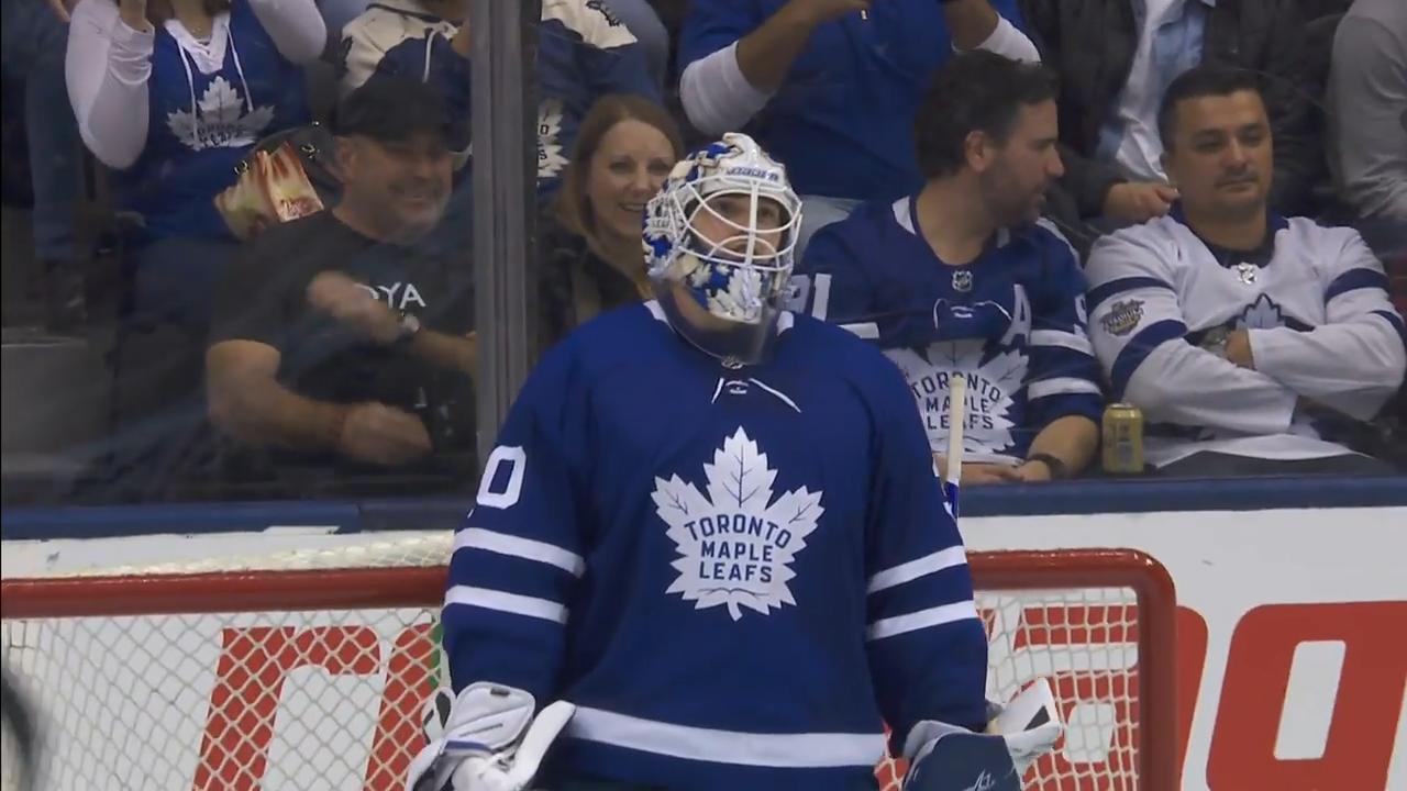 Justin Bieber plays shinny with Toronto Maple Leafs in Stratford