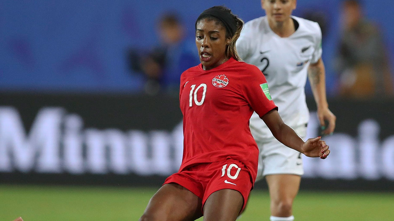 Davies, Lawrence named Canada Soccer Players of the Month