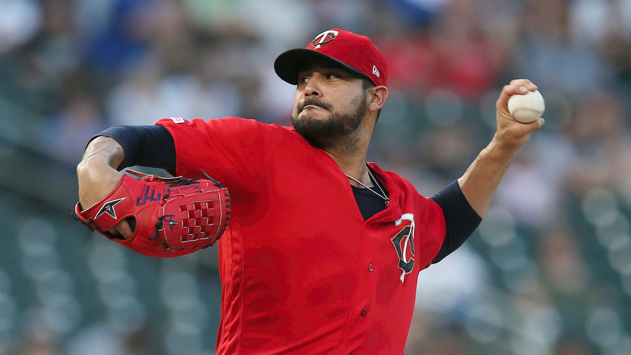 LHP Martin Perez, Red Sox formally agree to contract