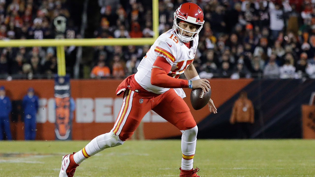 Patrick Mahomes throws for 272 yards with three TDs to help the Chiefs  defeat the Bears, NFL Highlights