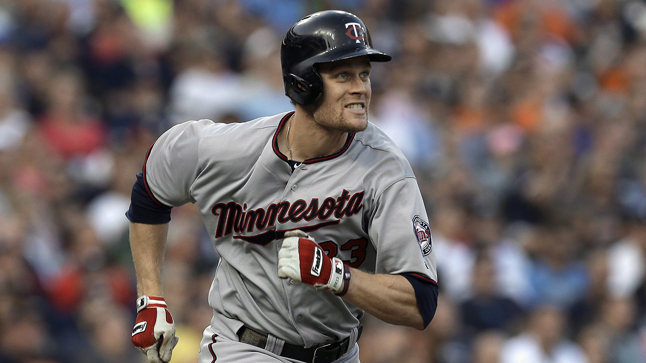 Former Minnesota Twins player Justin Morneau throws out the