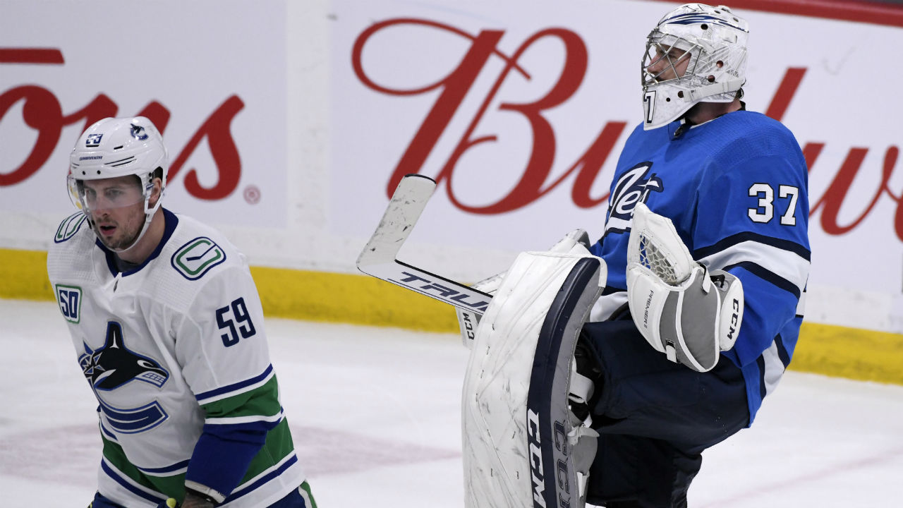 Canucks run into hot goaltender as road woes again