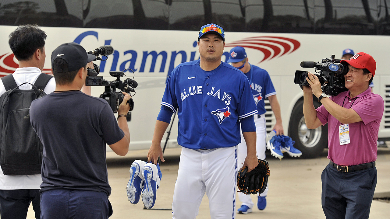 Hyun-Jin Ryu hype has Blue Jays camp abuzz for pitchers and catchers first  workout - The Athletic