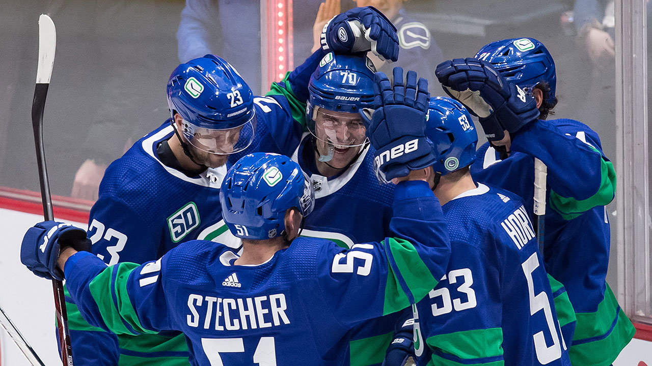 Zack MacEwen leads Canucks past Avalanche with a p