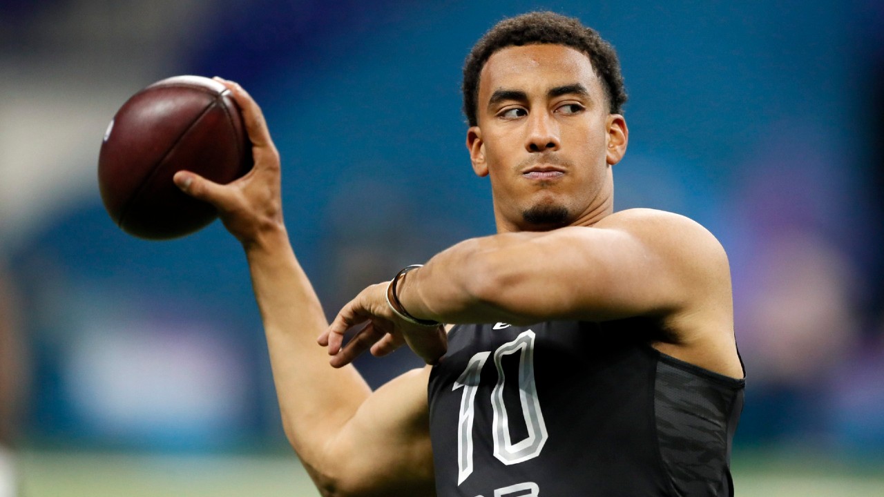 Green Bay Packers trade up to select QB Jordan Love with 26th pick