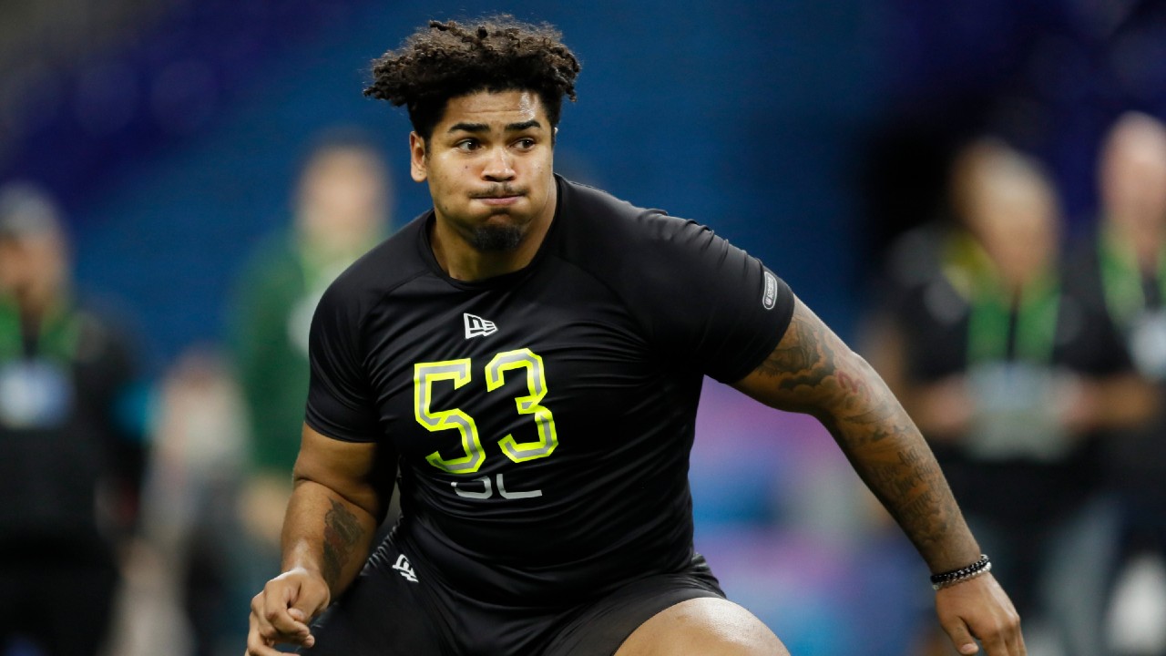 Buccaneers trade up, pick Tristan Wirfs to bolster Brady's protection