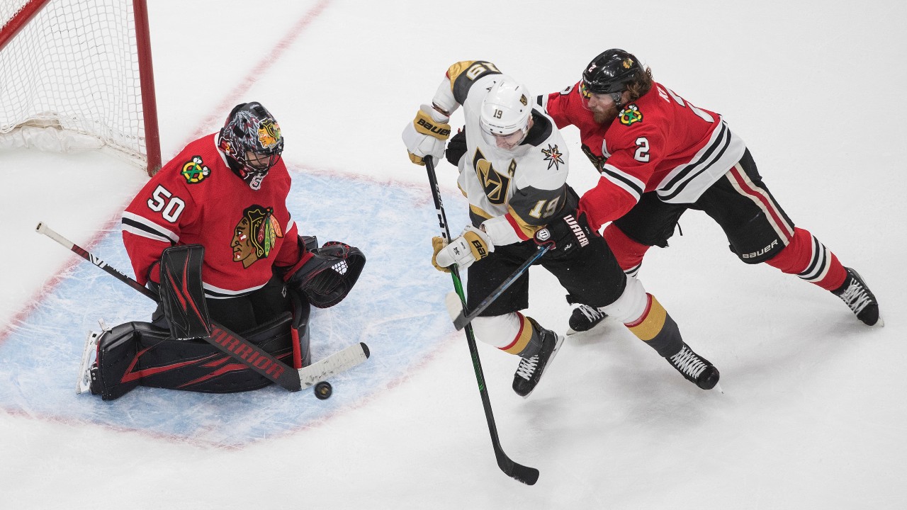 Crawford plays hero as Blackhawks prevent sweep by