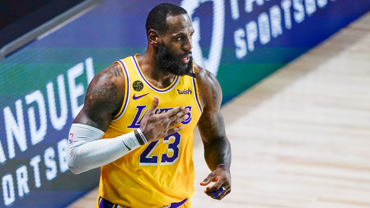LeBron James stuns NBA world as he loses ball on breakaway dunk attempt