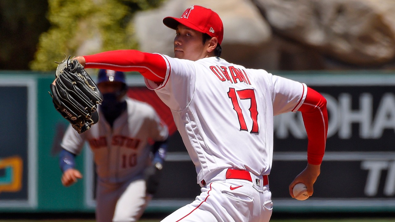 Shohei Ohtani model glove by Asics Photo shows a Shohei Ohtani