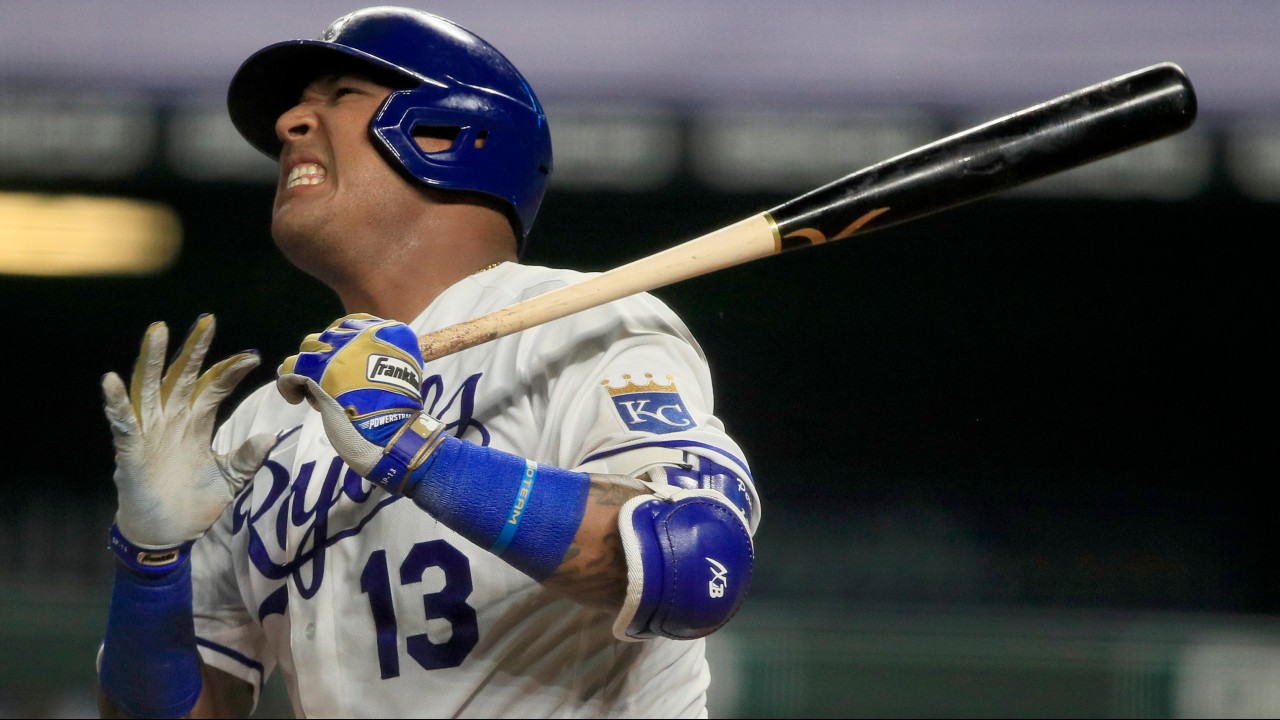 Royals catcher Salvador Perez to undergo Tommy John surgery