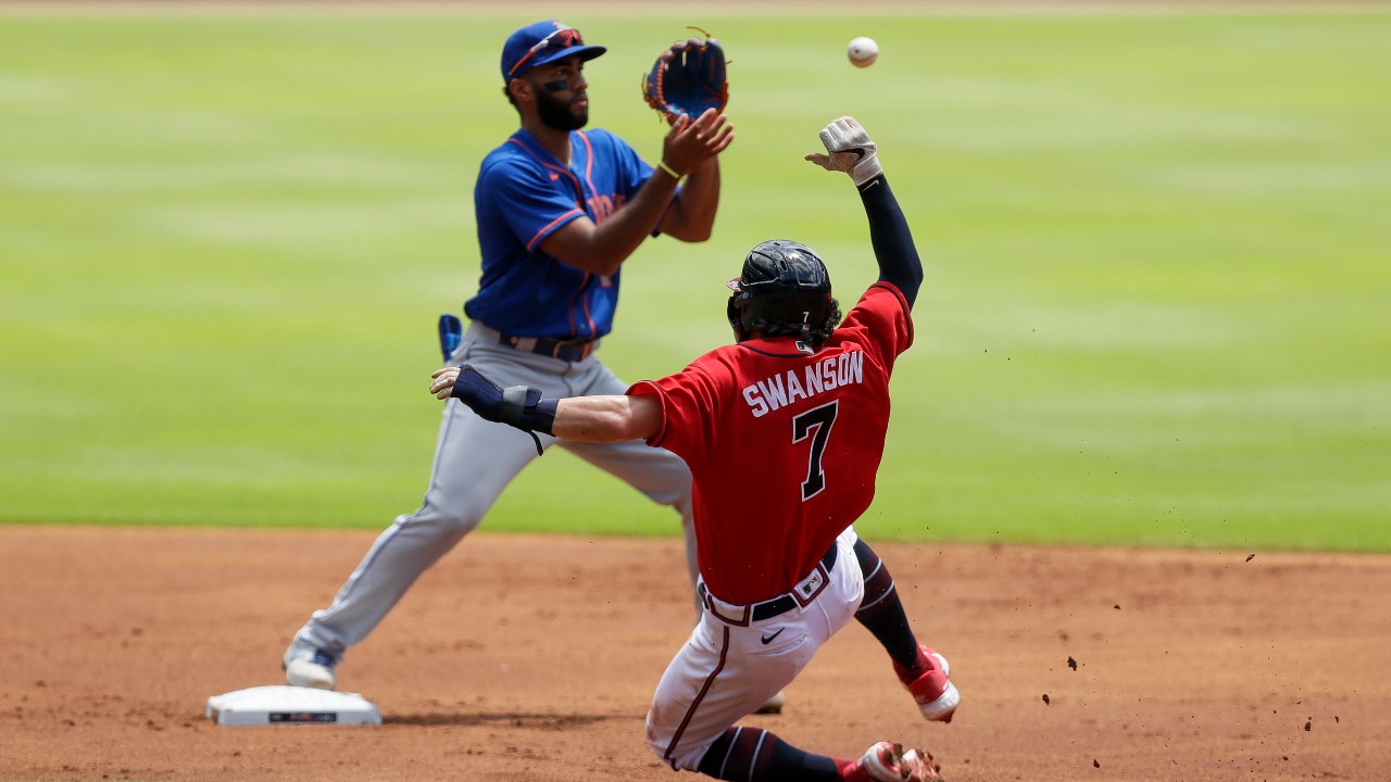 Braves ace Mike Soroka leaves game with injured right leg