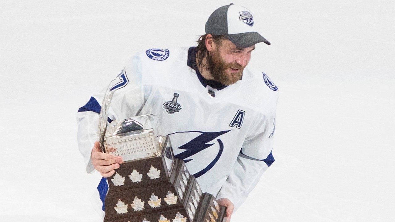 Victor Hedman wins Conn Smythe Trophy for brilliant bubble