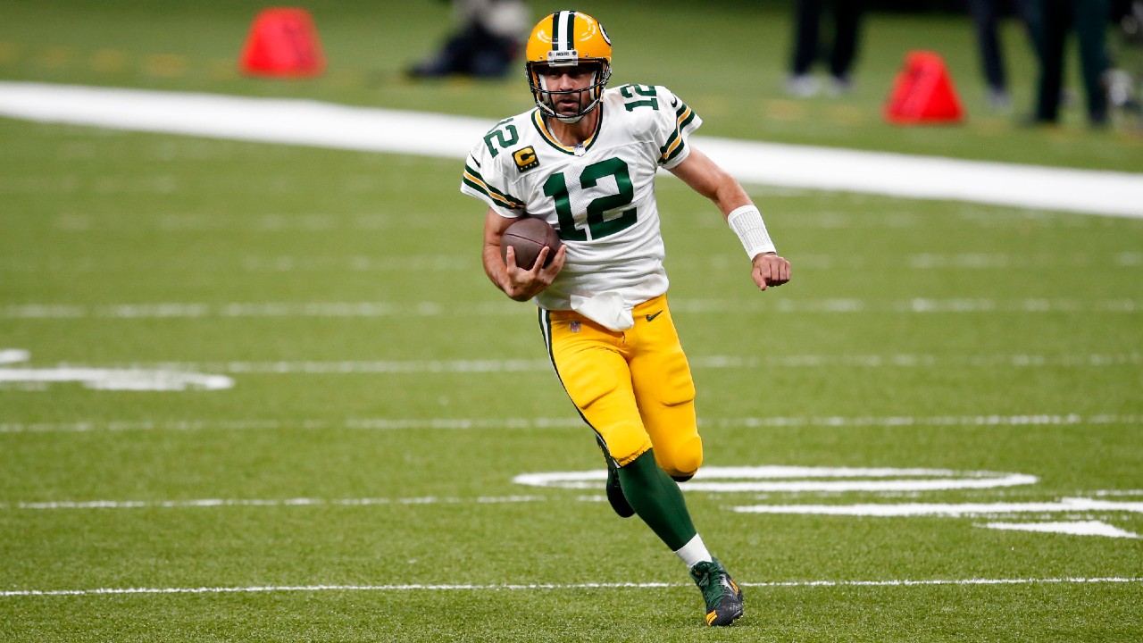 Green Bay Packers QB Aaron Rodgers Digs the Long Ball - Sports