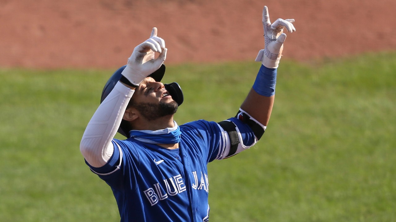 Blue Jays' Gurriel Jr. leaves vs. Angels with vaccine-related symptoms