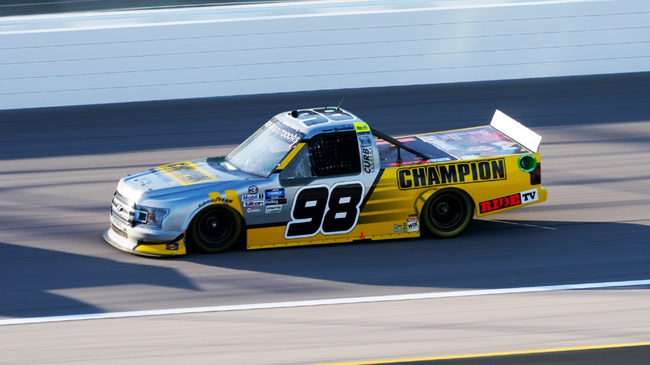 Grant Enfinger rallies to win truck race at Richmond Raceway