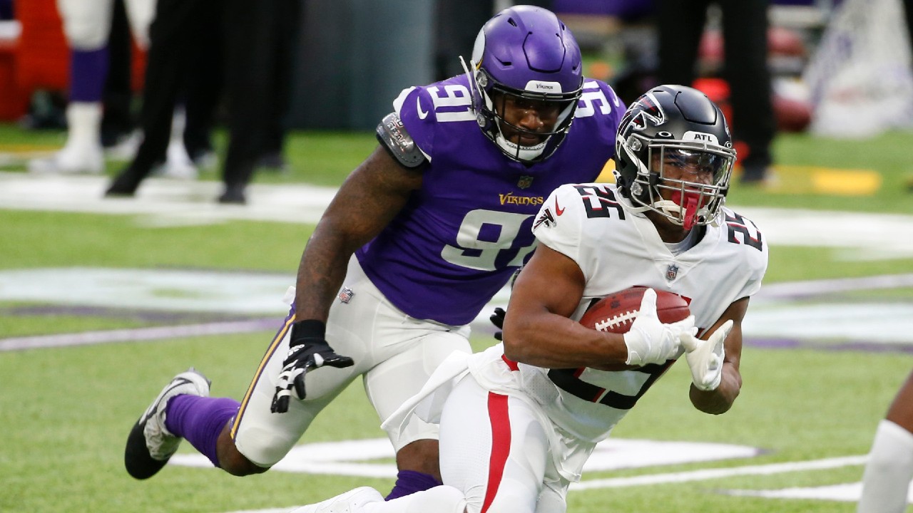 Vikings change things up, try Barr at defensive end North News