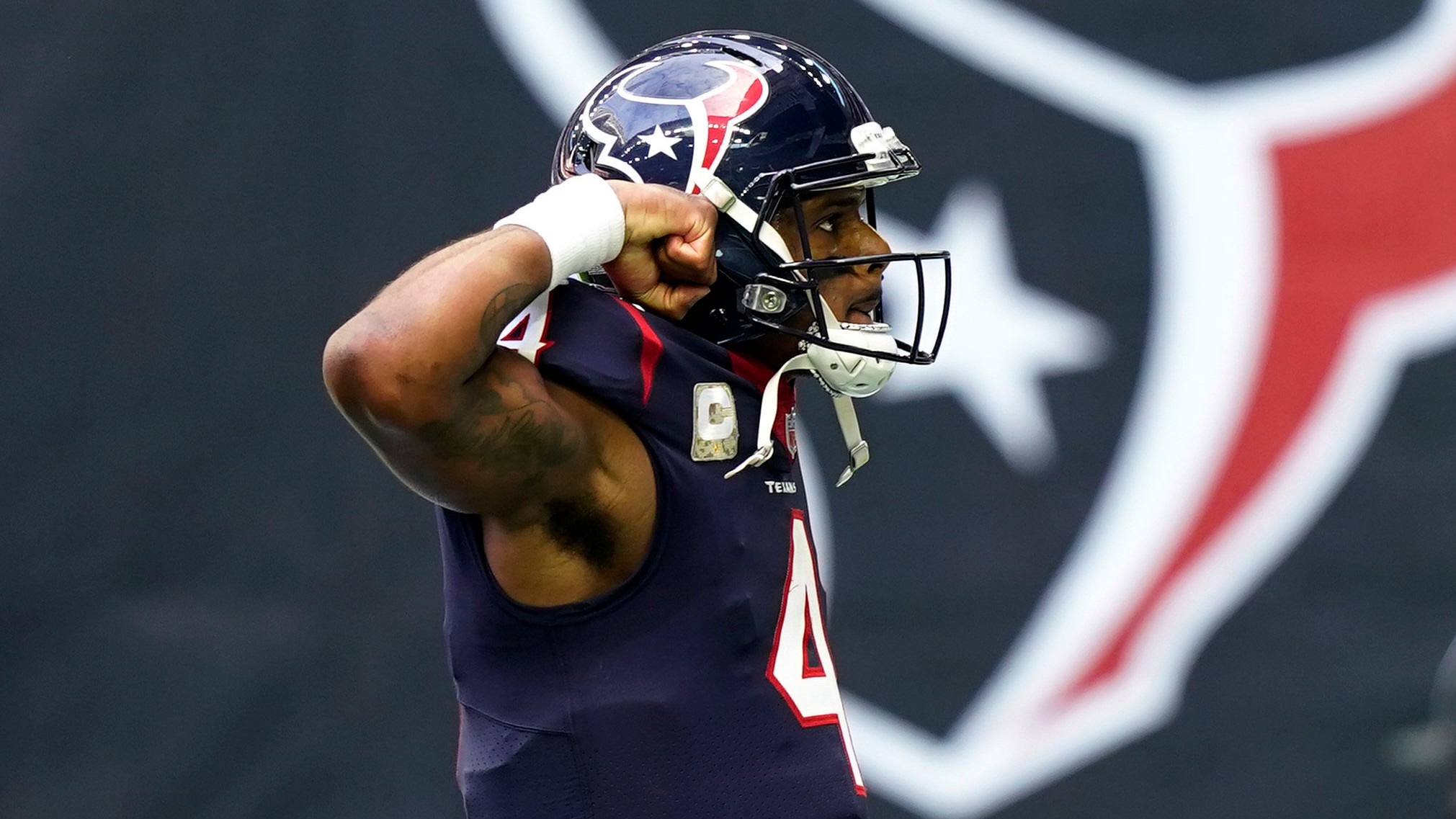 Houston Texans quarterback Deshaun Watson scrambles against the Tennessee  Titans in the second half of an