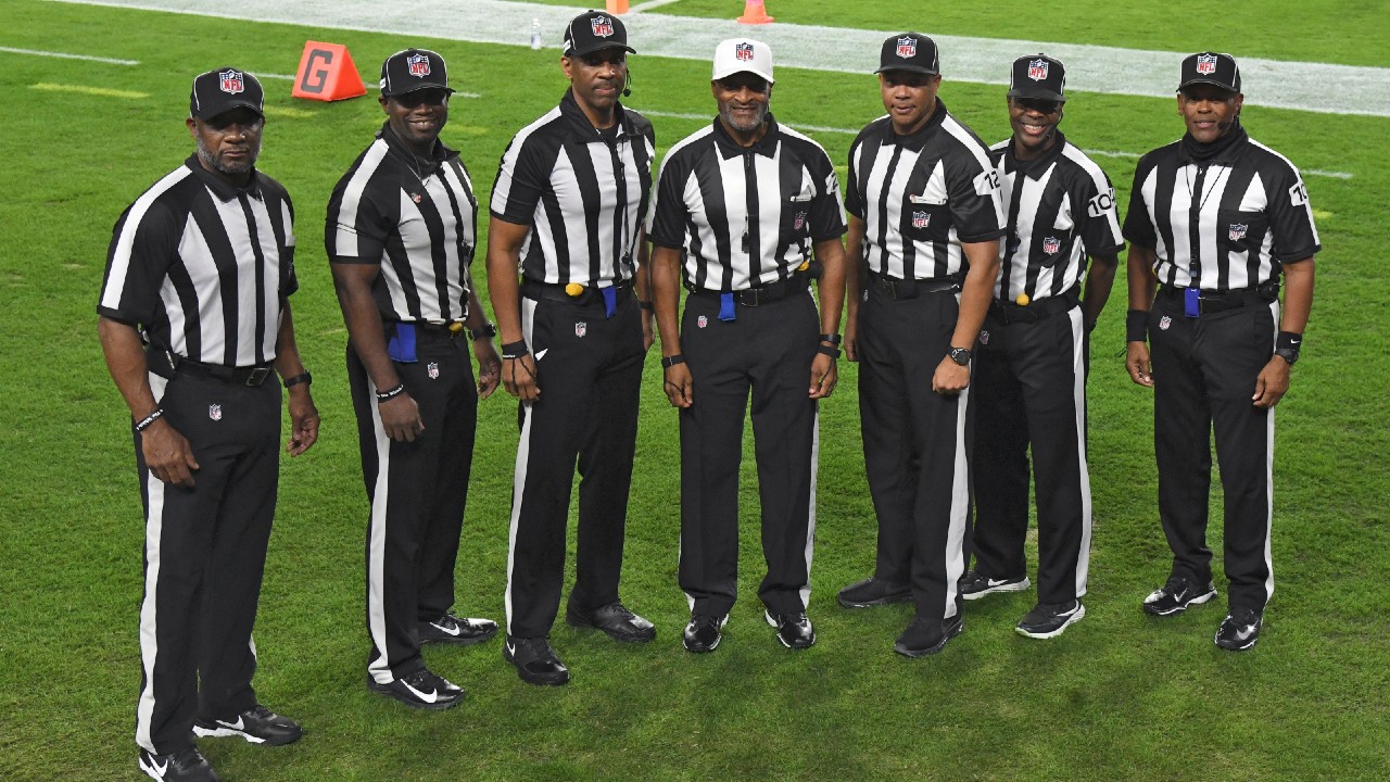 Sports Illustrated - HISTORY! For the first time ever, an all-Black NFL  officiating crew will ref an NFL game tonight, when the Los Angeles Rams  face the Tampa Bay Buccaneers 