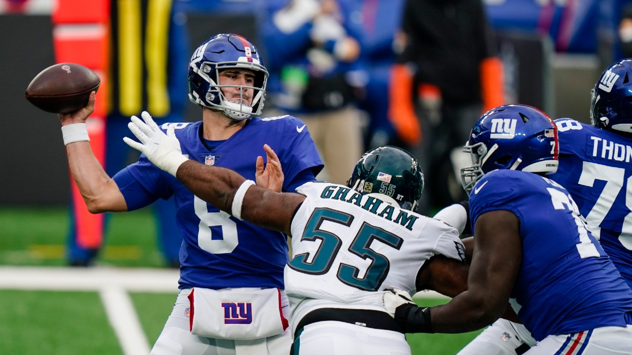 Daniel Jones' non-committal on future after Eagles crush Giants