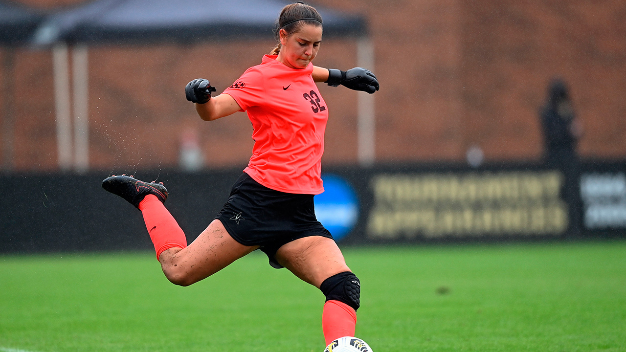 Vanderbilt's Sarah Fuller becomes first woman to score in a Power Five game