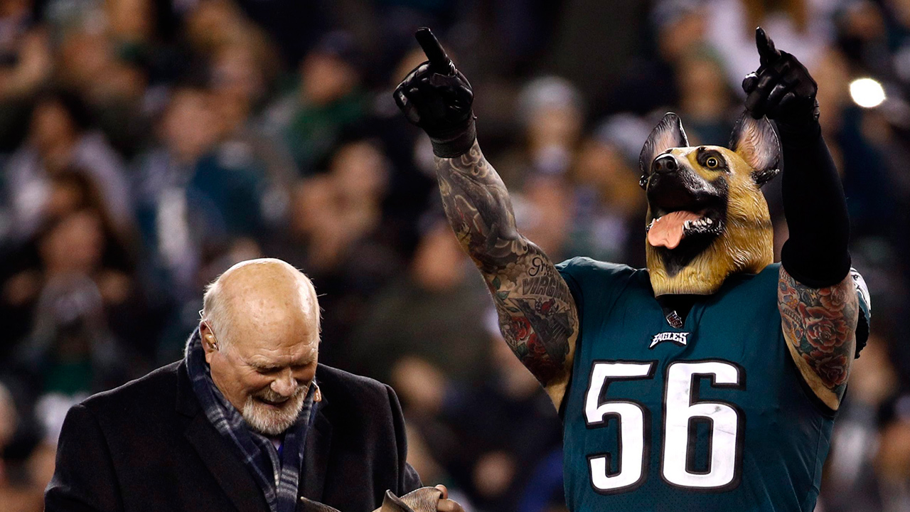 Philadelphia Eagles: Chris Long explains 'underdog' mask - BBC Sport