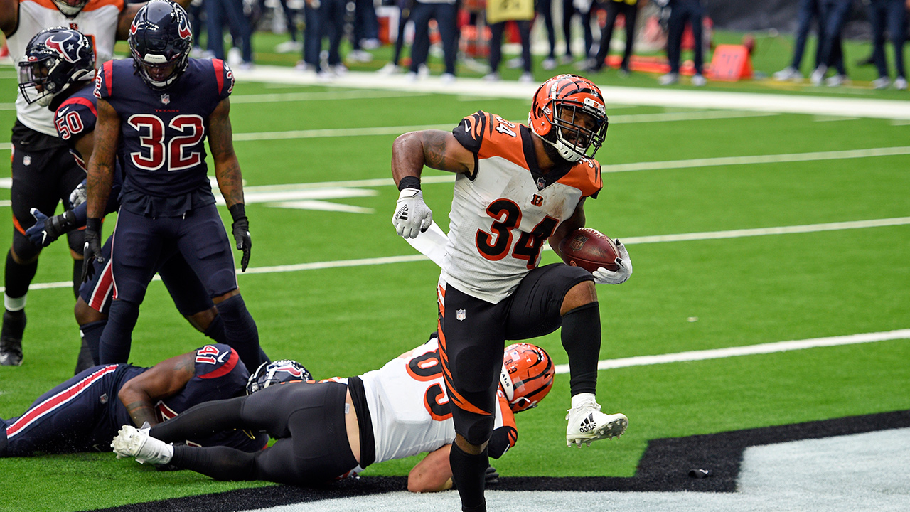 Watch the Bengals tie the Titans at 10 with Samaje Perine's TD run 