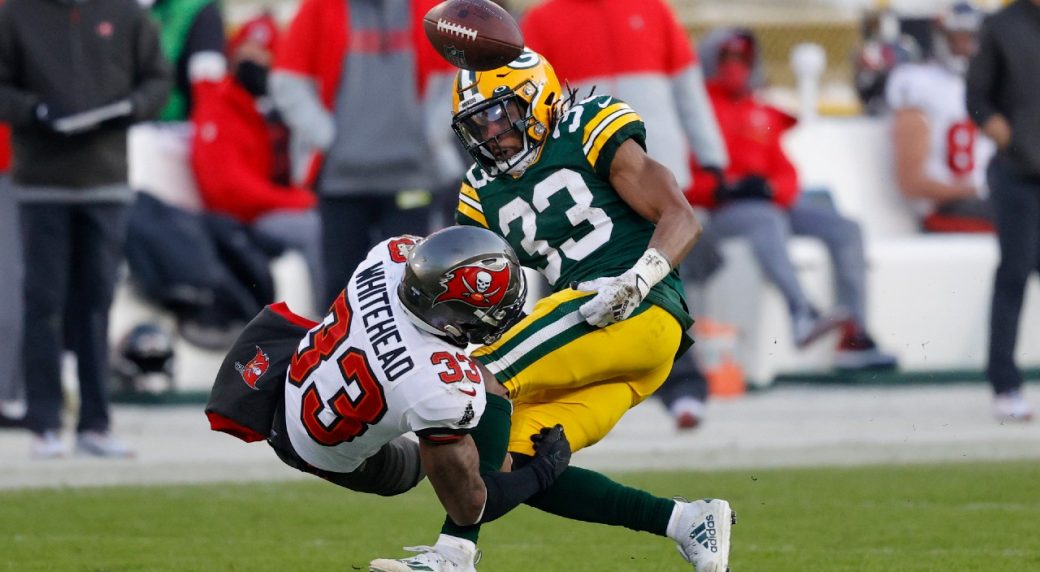 Packers' Jones, Bucs' Whitehead leave NFC Championship with injuries