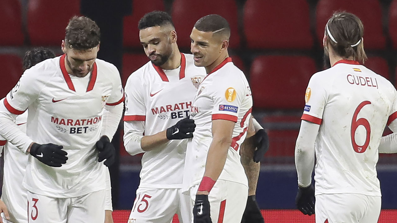 Sevilla's Youssef En-Nesyri, second left, celebrates with his teammate Diego Carlos his goal. (David Vincent/AP)