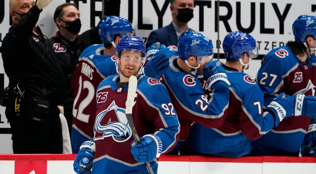 Landeskog scores 200th goal as Avalanche rout Blue