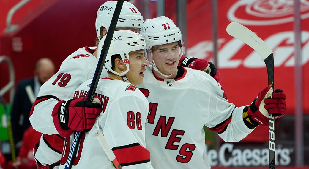 Niederreiter's ninth helps the 'Canes top the Chicago