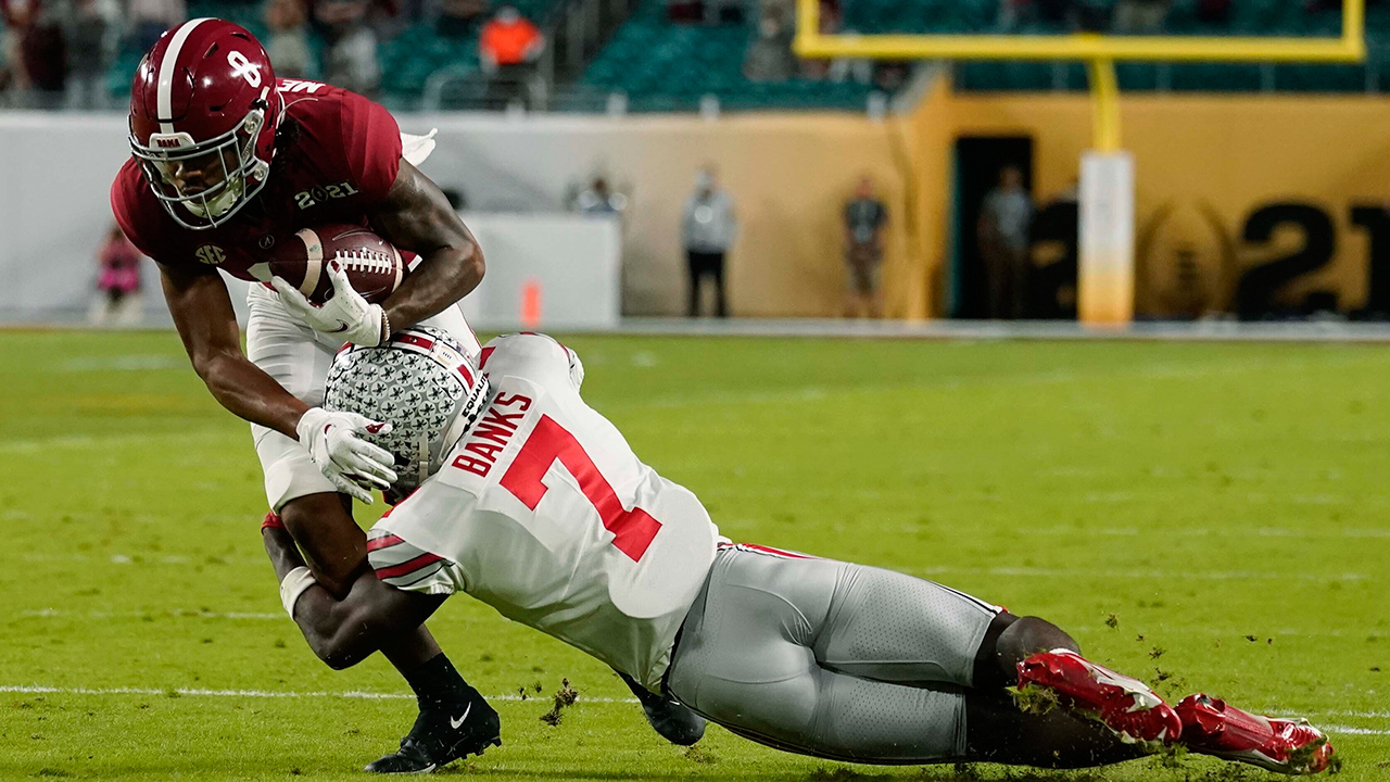 Alabama receiver John Metchie III named the winner of Jon Cornish Trophy