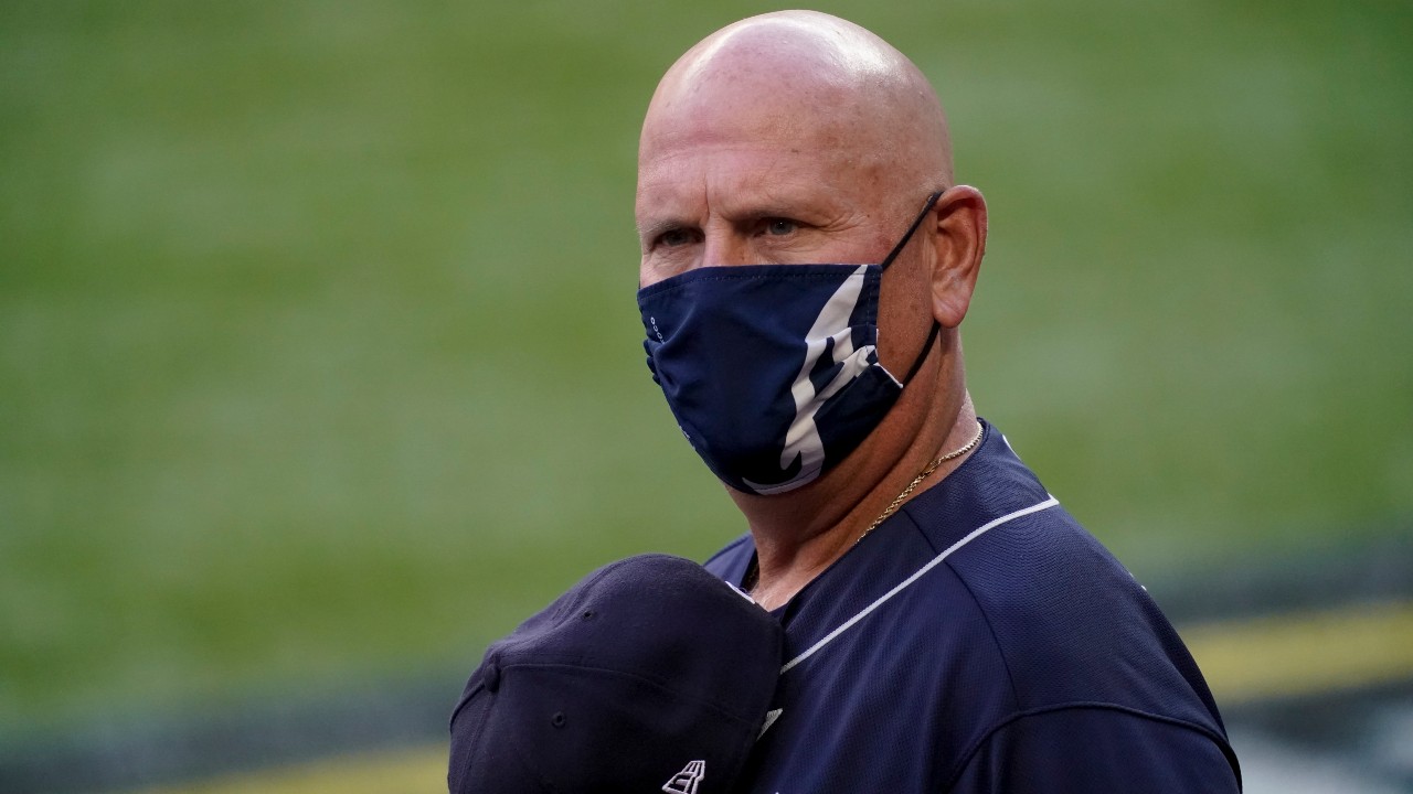 Brian Snitker Braves manager contract through 2024
