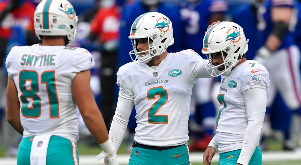 Dolphins kicker Sanders signs $22 million deal through 2026