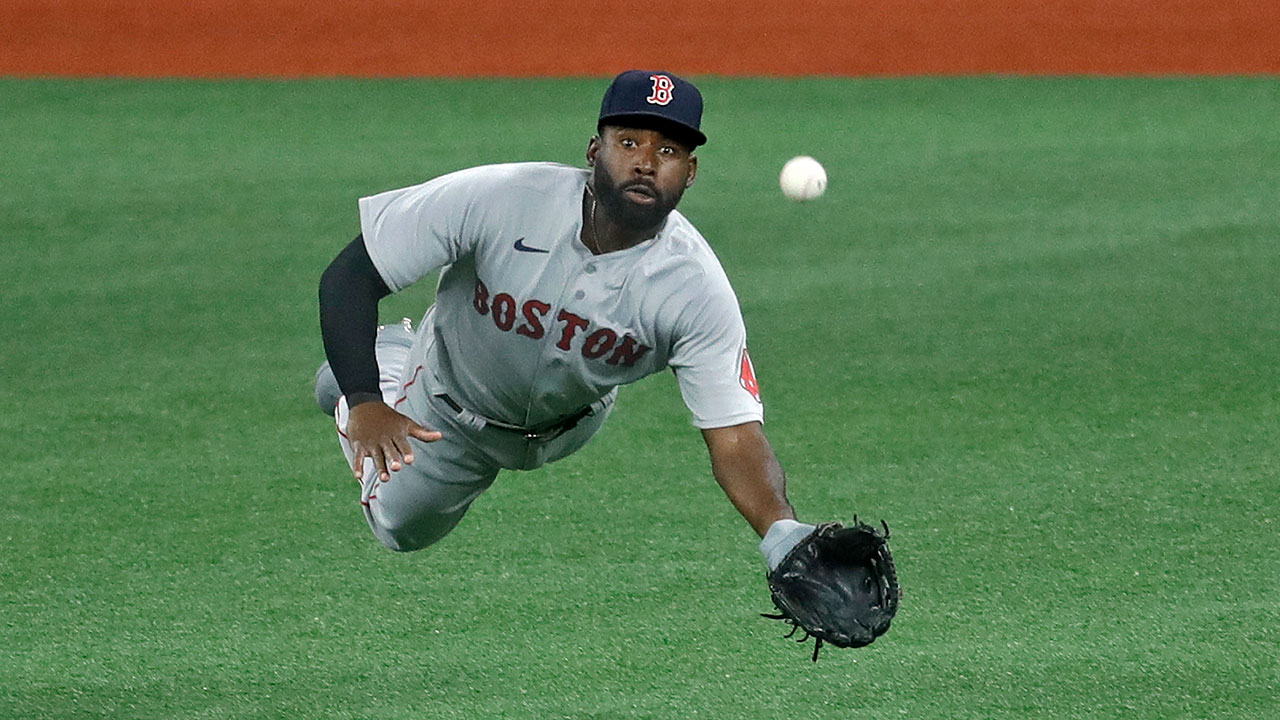 Royals sign Jackie Bradley Jr. to minor-league contract