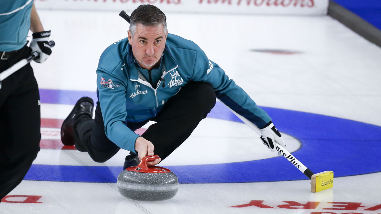 Team Wild Card Three alternate Wayne Middaugh makes a shot as he plays Team Saskatchewan at the Brier. (Jeff McIntosh/CP)