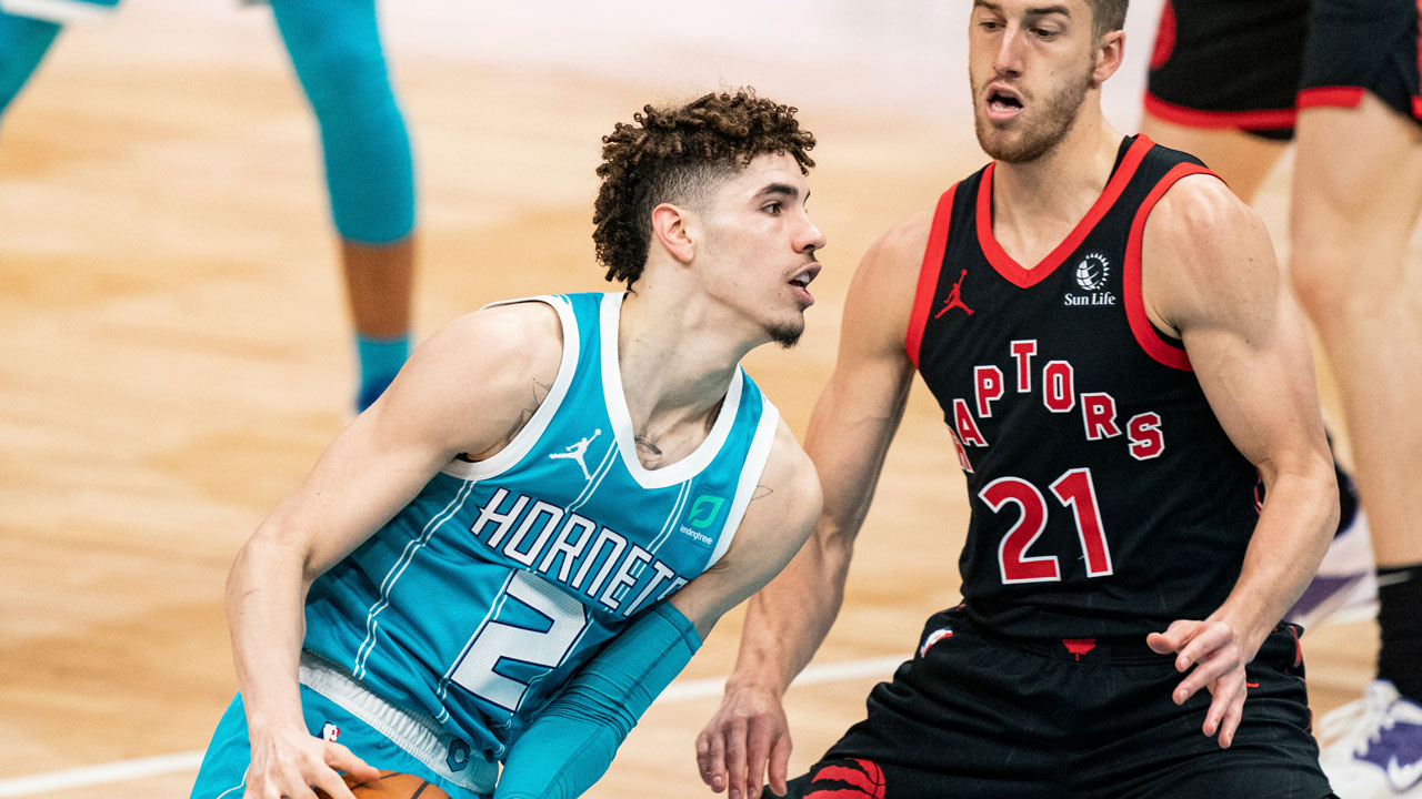 Hornets rookie LaMelo Ball continues to put on a show with his
