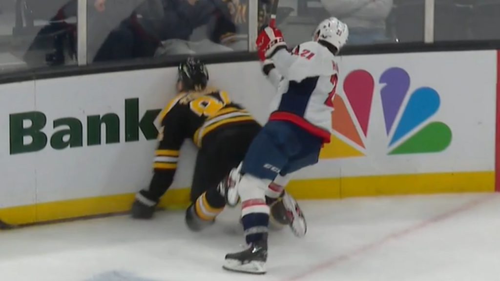 NHL winger Garnet Hathaway snares foul ball at Red Sox game