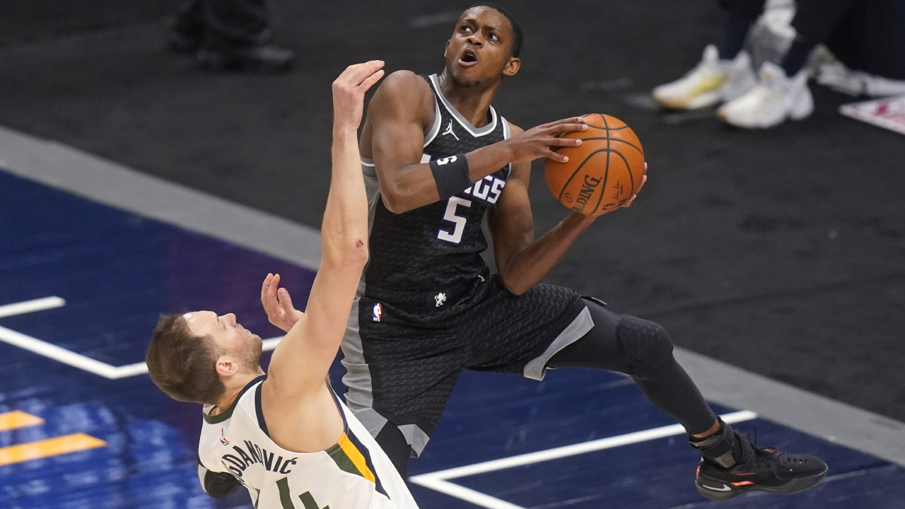 De'Aaron Fox drops a career-high 34 as the Sacramento Kings upset the Kawhi  Leonard-less LA Clippers at the Staples Center