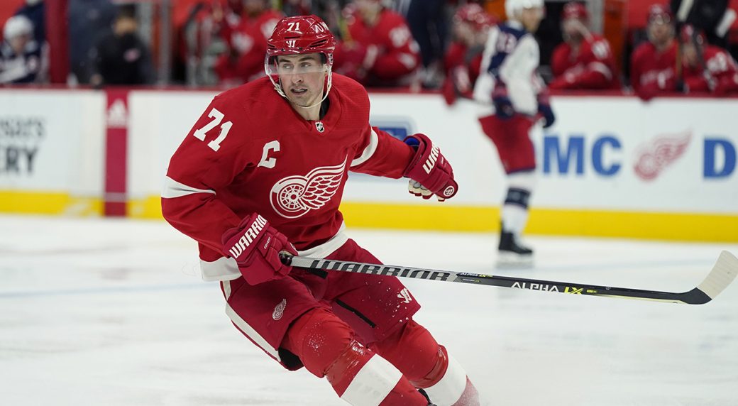 Dylan Larkin agrees to extension with Red Wings