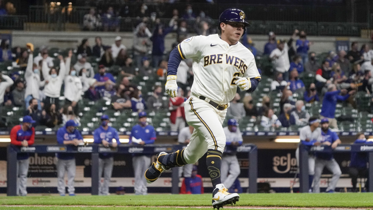 Urias drives in three on pinch-hit double, Brewers down Cubs