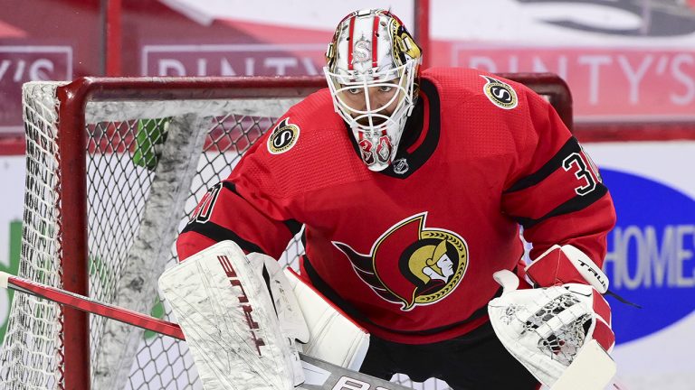 Matt Murray, pictured as a member of the Ottawa Senators, warms up prior to taking on the Winnipeg Jets in NHL hockey action in Ottawa. (Sean Kilpatrick/CP)