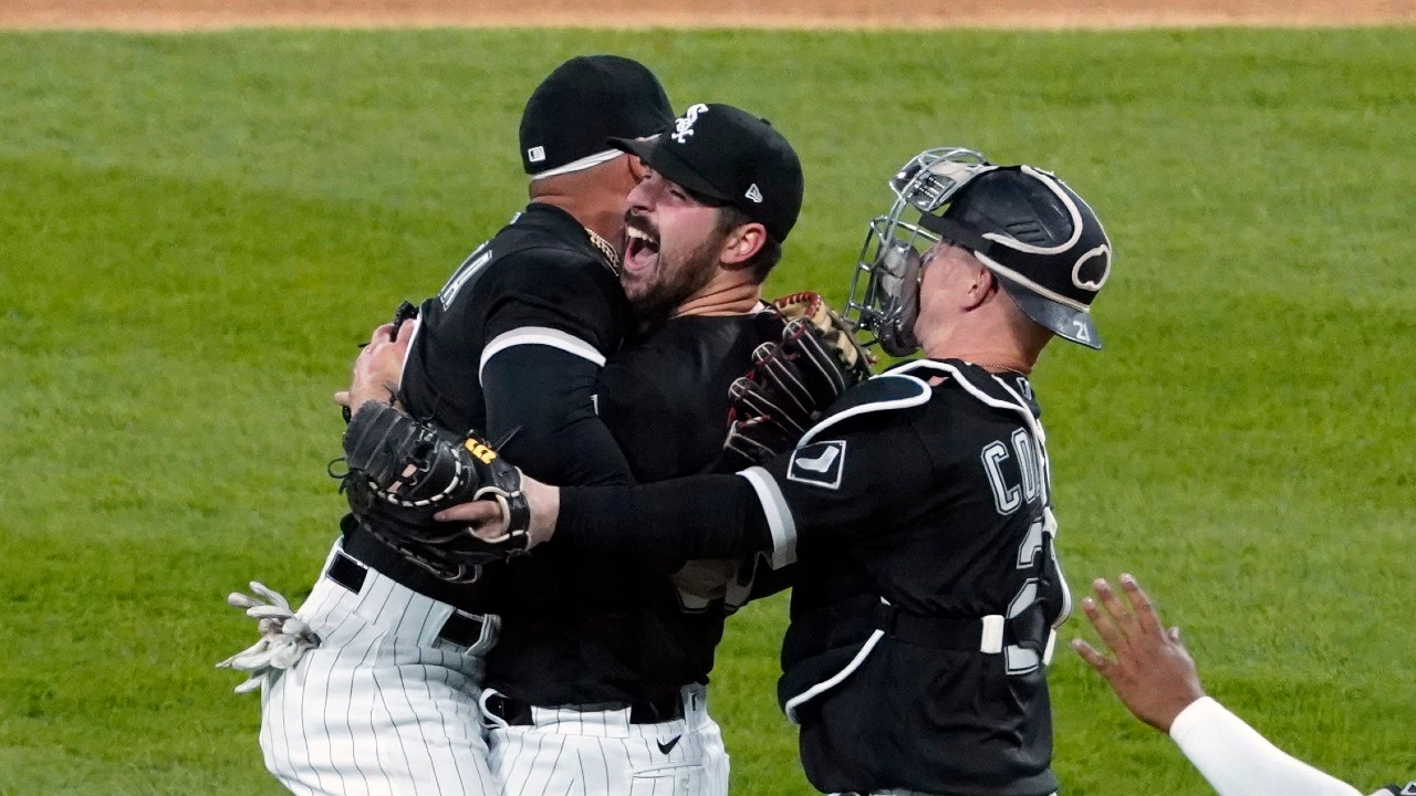 Carlos Rodon Loses Perfect Game in 9th, Gets No-Hitter - The New