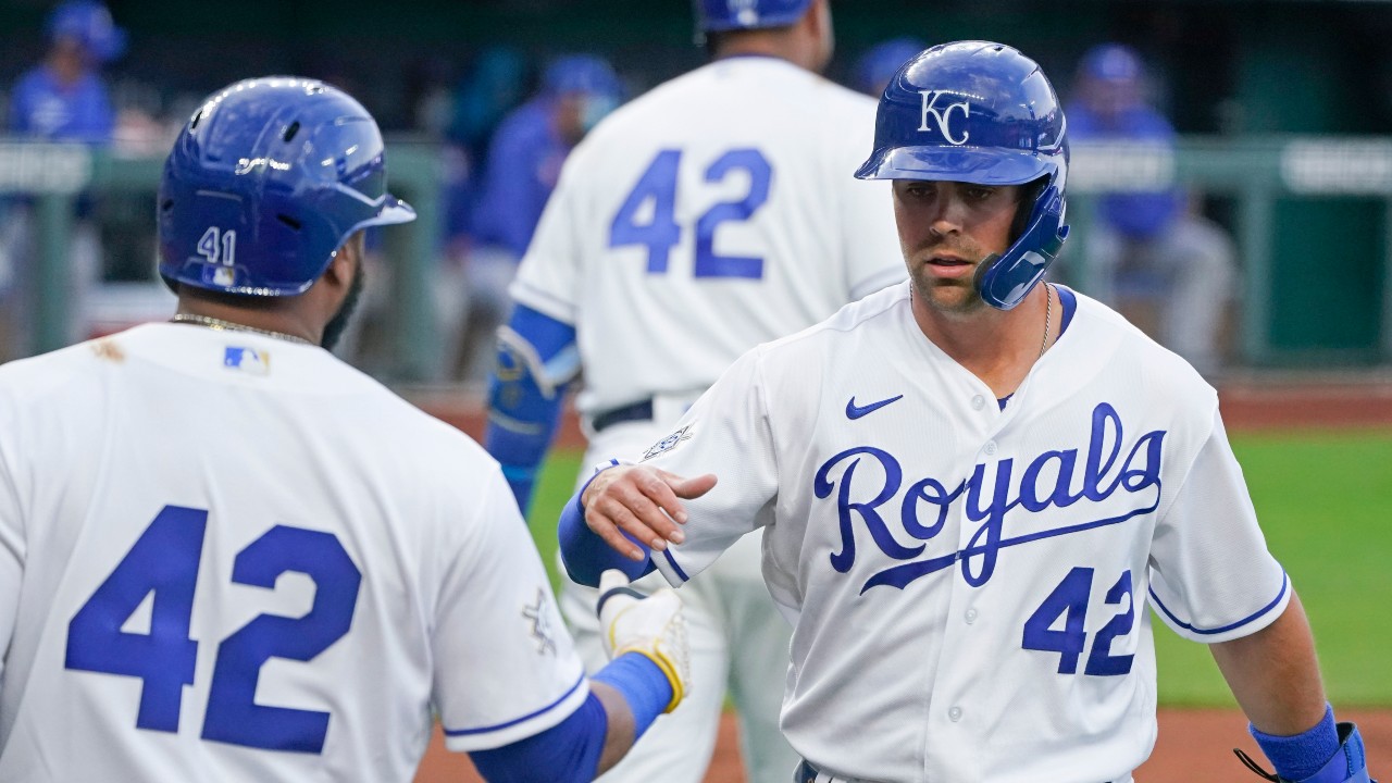 All-Star outfielder Whit Merrifield agrees to restructured deal