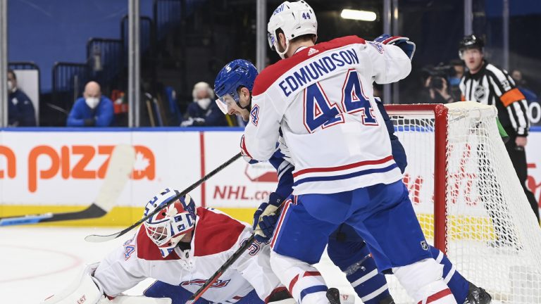 Joel Edmundson (44) battles for the loose puck during third period NHL hockey action. (Nathan Denette/CP)