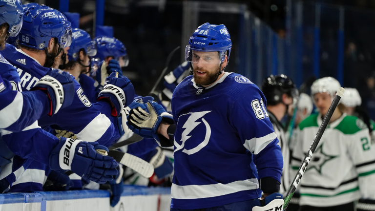 Tampa Bay Lightning defenceman Erik Cernak (81) celebrates his goal against the Dallas Stars with the bench during the third period of an NHL hockey game Wednesday, May 5, 2021, in Tampa, Fla. (Chris O'Meara / AP)