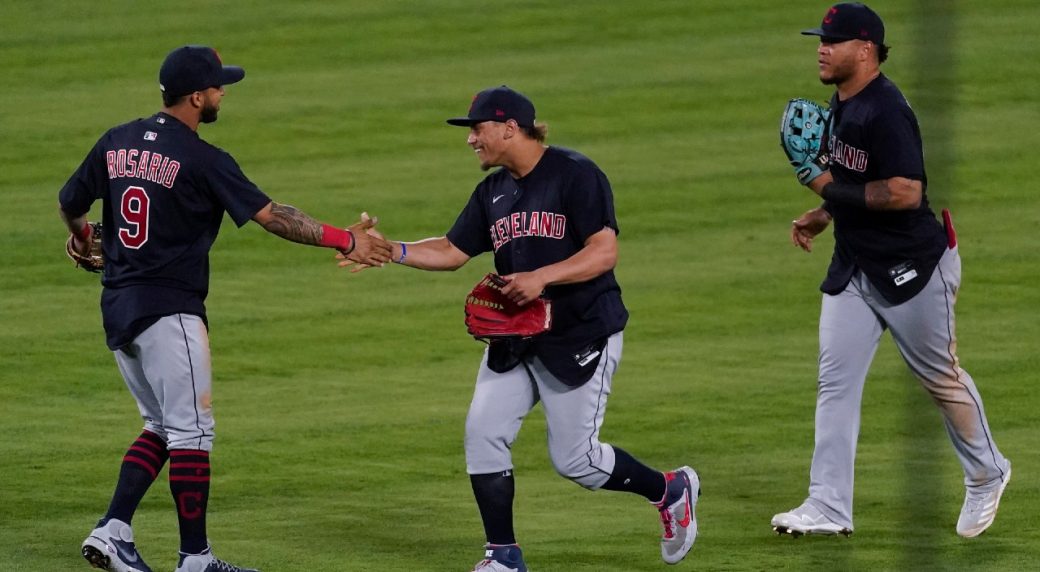 Eddie Rosario hits 3 HRs, walks off vs. Tribe