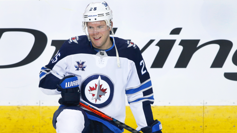 Paul Stastny at a game against the Calgary Flames in Calgary, Alta. on March 29, 2021. (Larry MacDougal/CP)