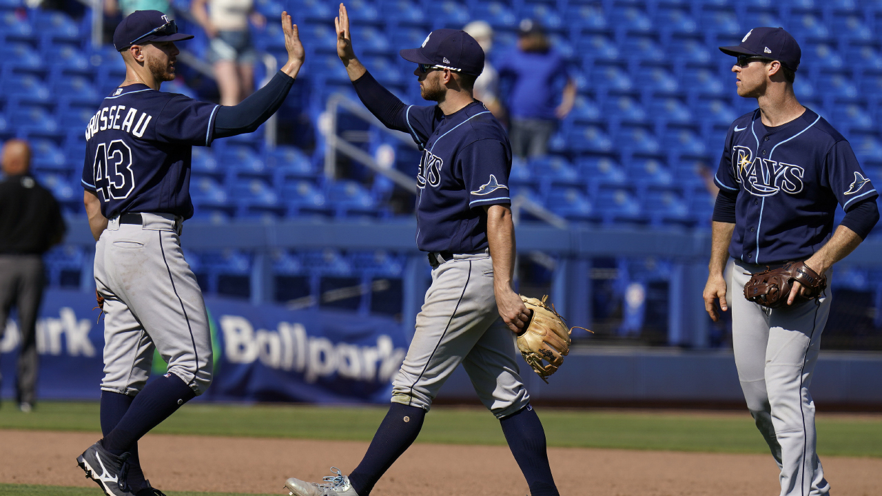 Rays win 11th in row with seven runs in 11th