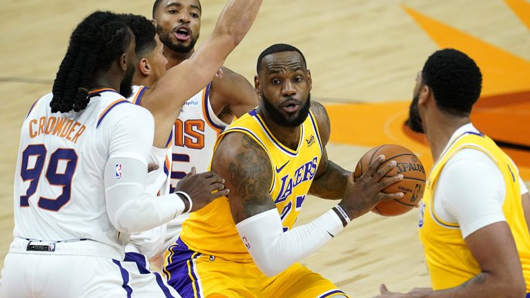 Los Angeles Lakers forward LeBron James looks to pass versus the Phoenix Suns. (AP Photo/Matt York)